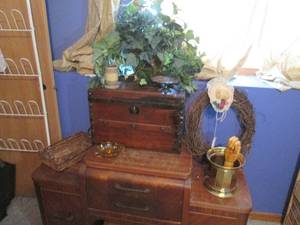 Vintage Reproduction Wood Chest, Gr...
