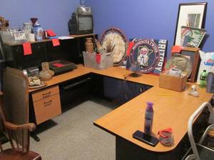 Large sturdy L-Shaped Desk. Very sp...