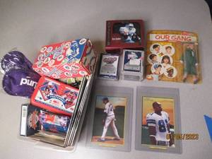 Lot of miscellaneous in small plast...