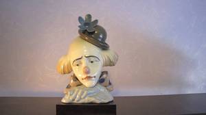 Lladro ceramic or porcelain sad clo...