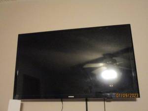 32 Samsung Flatscreen tv.. current...