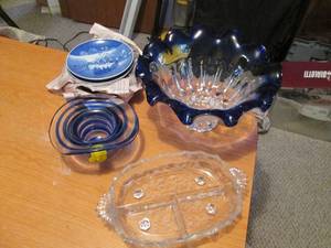 Box of vintage crystal bowls and ha...