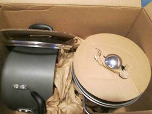 Two new pots with lids and extra Tu...