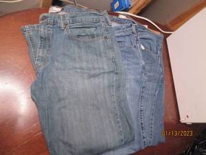Bag of jeans in assorted mens size...