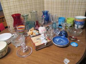 Covered tote of assorted glassware ...