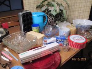 Covered tote of glass caserole pans...