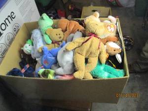 Box full of assorted beanie babies...