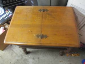 Vintage Lift top sewing table (or u...