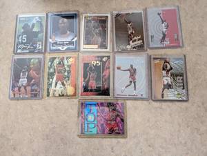 11 Michael Jordan cards including 1...