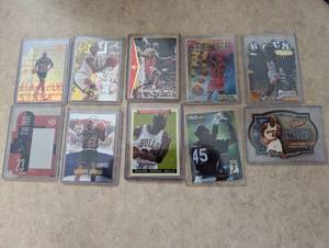10 Michael Jordan cards including 1...