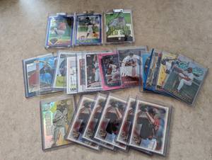 21 Baseball cards including Manny M...
