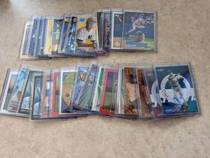 32 Derek Jeter cards including seve...