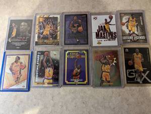 10 Kobe Bryant cards...