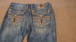 lot 10 image: Mens Rock Revival