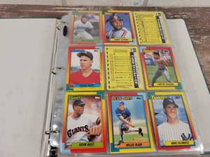 1990 Topps Baseball Cards in Binder