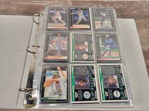 1992 Pinnacle Baseball Cards in Binder