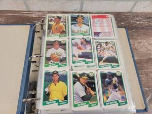 1990 Fleer Baseball Cards in Binder