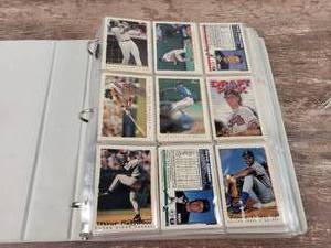 1995 Topps Baseball Cards in Binder