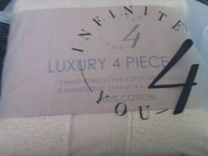 4 Pc Towel Set...