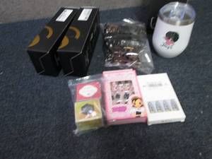 Wine Tumbler, 2 Spray Bottles, Lip ...
