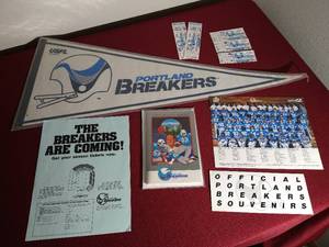 lot 44 image: Portland Breakers USFL Lot - Rare
