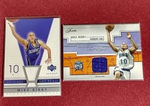 lot 50 image: (2) Mike Bibby Jersey Cards