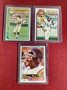 lot 90 image: (3) Vintage Vikings Cards - Stars