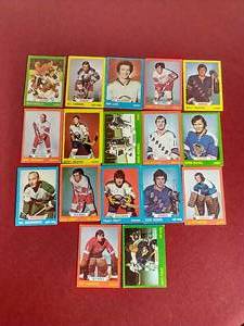 lot 122 image: (17) 1973-74 Hockey Cards