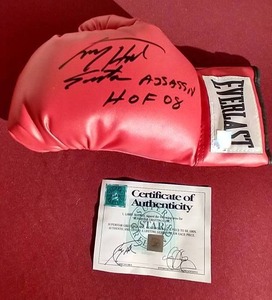 lot 123 image: Autographed Larry Holmes Boxing Glove - WCOA
