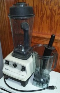 Vitamix 5000 with extra Container.