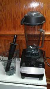 Vitamix with extra Container.