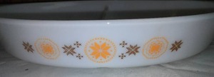 Pyrex 1.5 Quart Divider Dish And Cover.