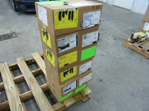 lot 8 image: 58 Formed Clamps StainlessRubber