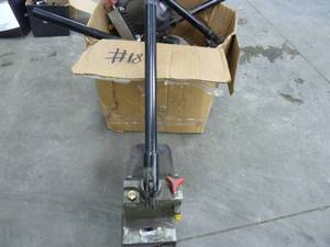 lot 18 image: Hydraulic Hand Pumps