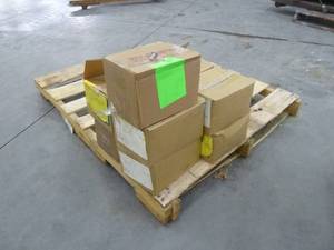 lot 102 image: Stainless Truss Machine Screws 38