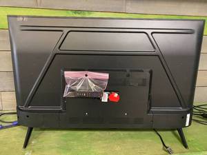 lot 1002 image: 43S45 TCL - 43 Class 4-Series 4K UHD HDR Smart Roku TV