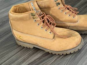 lot 56 image: Rocawear Size 13 Oil Resistant Sole Brown Boots
