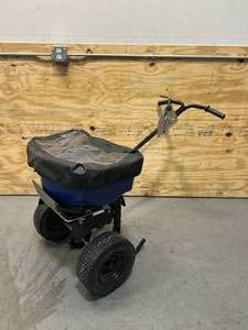 CHAPIN 82088B 80-Pound Professional Sure Spread Ice Melt and Salt Spreader with Baffles