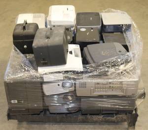 lot 1 image: Pallet of misc Projectors