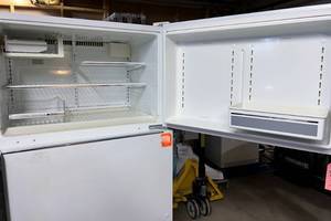Kenmore 25 Refrigerator Freezer 24.8 CU FT. 34.5 W x 67 H x 32.75 Deep - Clean Works Great Extra Deep Door Shelves Can Handle Gallon Milk Jugs - Some Sticker Residue