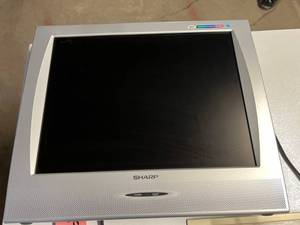 Sharp LC20SH3U Aquos Flat-Panel LCD TV - Great Working Condition No Table Stand