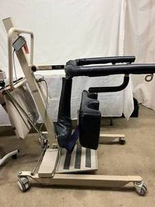 MSRP $2000 So Awesome To Get Another One In Medcare Sit To Stand Patient Transfer Lift Battery Powered WRemote, Sling , WOW 2 BATTERIES &amp Charger - Great working Condition&nbsp