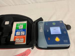 WOW MSRP $2400 Philips HeartStart AED Digital Defibrillator -&nbspTool Of The Pros - Simplicity For The Lay Responder - With Battery &amp Case - Great Working Condition No Pads (Can Be Purchased Online $50)