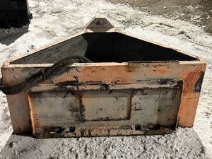 Skid-Loader Concrete  Mud Bucket With Hydraulic Chute