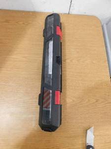 lot 9 image: Husky 20 ft. lbs. to 100 ft. lbs. 38 in. Drive Torque Wrench
