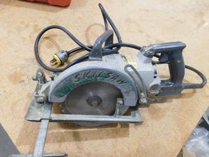lot 76 image: Corded Skill saw Worm drive