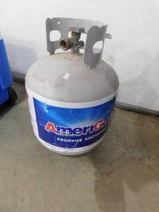 lot 78 image: 20lb Propane tank