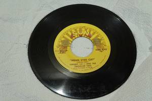 lot 136 image: Vintage Johnny Cash and the Tennessee Two Vinyl Record
