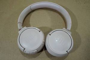 lot 158 image: JBL Wireless Bluetooth Headset