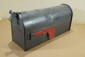 lot 185 image: Metal Mailbox